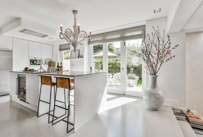 real-estate-market-insights-luxury-living-room