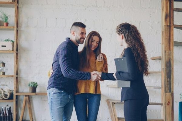 real-estate-agent-client-service-professional-office